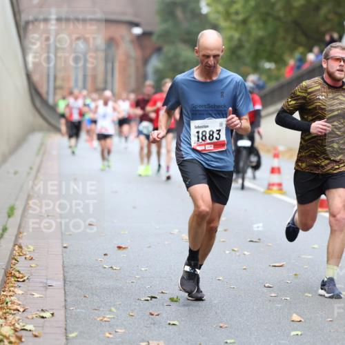 05.10.2025 - 20. swb-Marathon Bremen Michael Strokosch http://msf.ph/oto/9213811 05.10.2025 12:29:47 Laufen 1883 meine-sportfotos.de