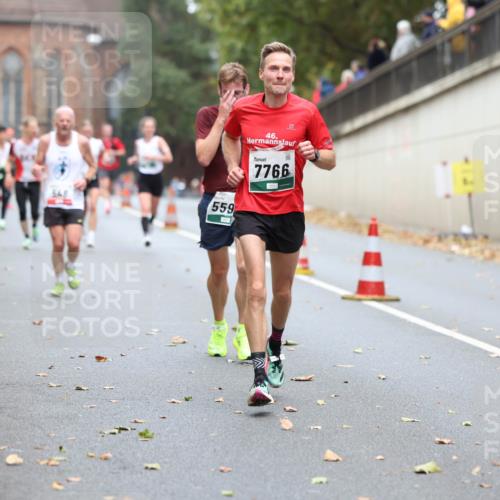 05.10.2025 - 20. swb-Marathon Bremen Michael Strokosch http://msf.ph/oto/9213815 05.10.2025 12:29:52 Laufen 548, 46, 559, 7766 meine-sportfotos.de