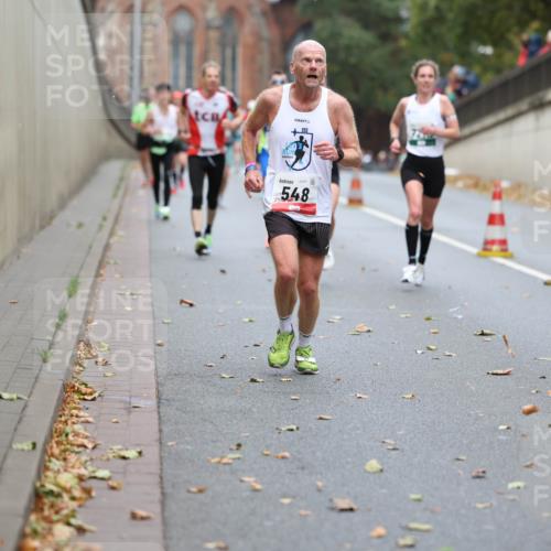 05.10.2025 - 20. swb-Marathon Bremen Michael Strokosch http://msf.ph/oto/9213821 05.10.2025 12:29:54 Laufen 548 meine-sportfotos.de