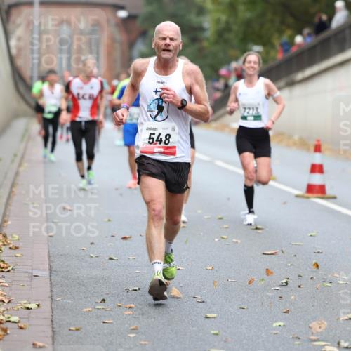 05.10.2025 - 20. swb-Marathon Bremen Michael Strokosch http://msf.ph/oto/9213825 05.10.2025 12:29:55 Laufen 00079, 548, 7213 meine-sportfotos.de