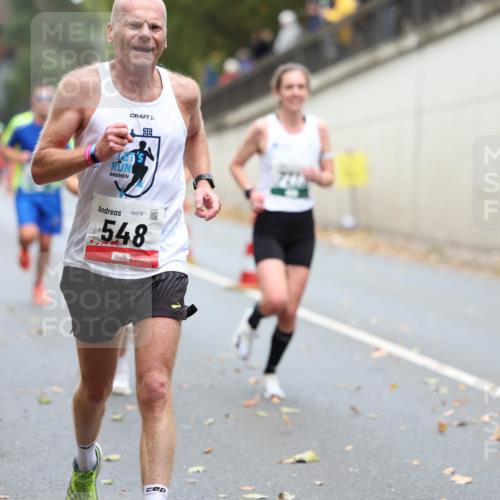 05.10.2025 - 20. swb-Marathon Bremen Michael Strokosch http://msf.ph/oto/9213828 05.10.2025 12:29:56 Laufen 00079, 548, 7203 meine-sportfotos.de