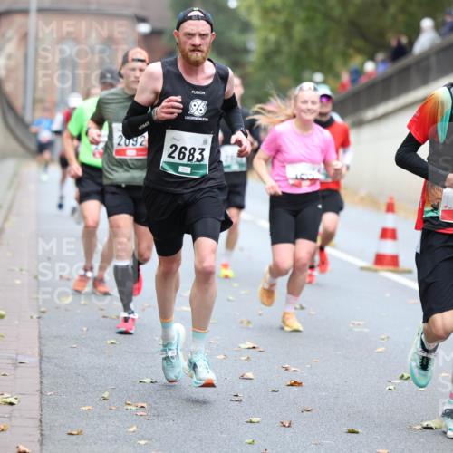 05.10.2025 - 20. swb-Marathon Bremen Michael Strokosch http://msf.ph/oto/9213850 05.10.2025 12:30:05 Laufen 96, 2092, 2683, 588 meine-sportfotos.de