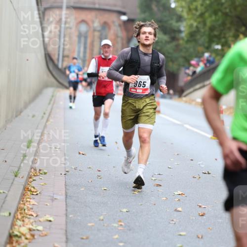 05.10.2025 - 20. swb-Marathon Bremen Michael Strokosch http://msf.ph/oto/9213858 05.10.2025 12:30:09 Laufen 965, 2249 meine-sportfotos.de