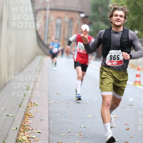 05.10.2025 - 20. swb-Marathon Bremen Michael Strokosch http://msf.ph/oto/9213860 05.10.2025 12:30:10 Laufen 965 meine-sportfotos.de