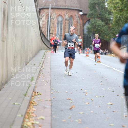 05.10.2025 - 20. swb-Marathon Bremen Michael Strokosch http://msf.ph/oto/9213872 05.10.2025 12:30:20 Laufen 657, 4375, 706 meine-sportfotos.de