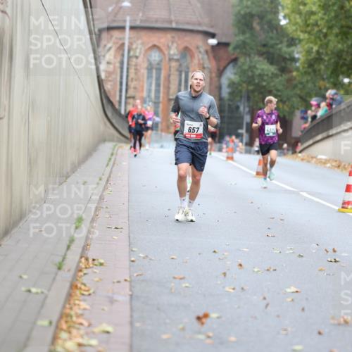 05.10.2025 - 20. swb-Marathon Bremen Michael Strokosch http://msf.ph/oto/9213875 05.10.2025 12:30:20 Laufen 657, 4375 meine-sportfotos.de