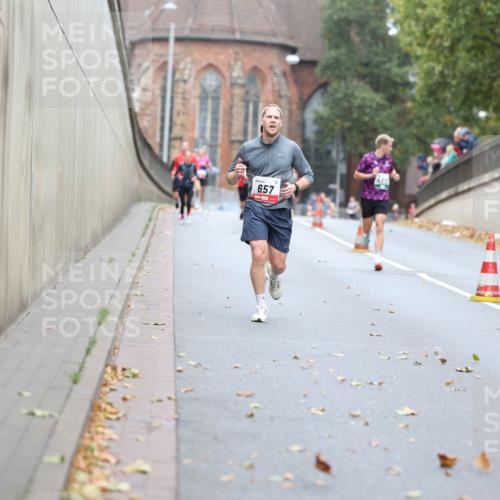 05.10.2025 - 20. swb-Marathon Bremen Michael Strokosch http://msf.ph/oto/9213876 05.10.2025 12:30:20 Laufen 657, 4371 meine-sportfotos.de