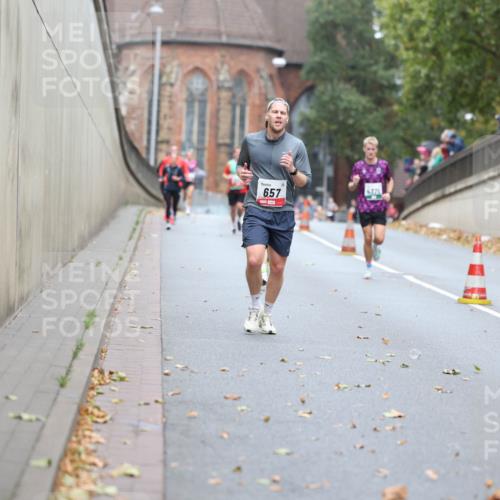 05.10.2025 - 20. swb-Marathon Bremen Michael Strokosch http://msf.ph/oto/9213878 05.10.2025 12:30:21 Laufen 657, 4375 meine-sportfotos.de