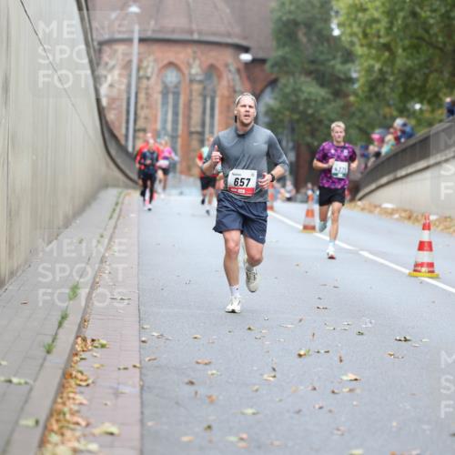 05.10.2025 - 20. swb-Marathon Bremen Michael Strokosch http://msf.ph/oto/9213879 05.10.2025 12:30:21 Laufen 657, 4375 meine-sportfotos.de