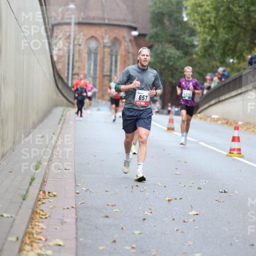 05.10.2025 - 20. swb-Marathon Bremen Michael Strokosch http://msf.ph/oto/9213880 05.10.2025 12:30:21 Laufen 657, 4375 meine-sportfotos.de
