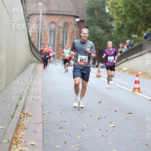05.10.2025 - 20. swb-Marathon Bremen Michael Strokosch http://msf.ph/oto/9213881 05.10.2025 12:30:22 Laufen 4375, 657 meine-sportfotos.de