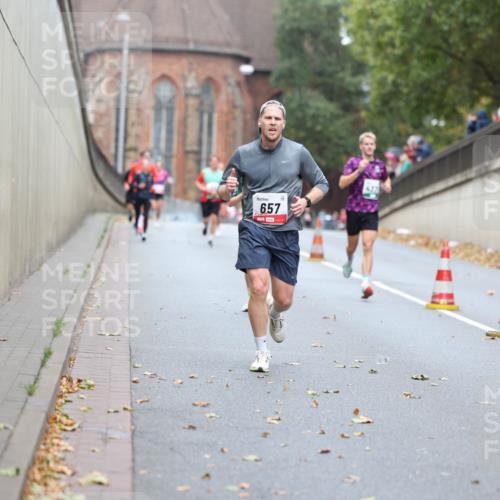 05.10.2025 - 20. swb-Marathon Bremen Michael Strokosch http://msf.ph/oto/9213882 05.10.2025 12:30:22 Laufen 657, 437 meine-sportfotos.de
