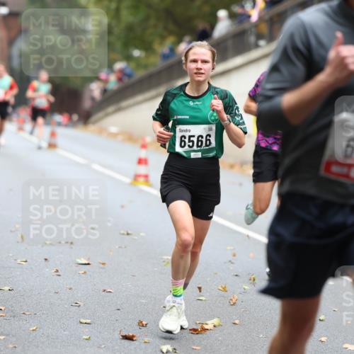 05.10.2025 - 20. swb-Marathon Bremen Michael Strokosch http://msf.ph/oto/9213884 05.10.2025 12:30:26 Laufen 2006, 6566, 657 meine-sportfotos.de