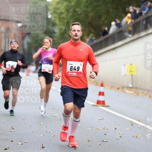 05.10.2025 - 20. swb-Marathon Bremen Michael Strokosch http://msf.ph/oto/9213902 05.10.2025 12:30:36 Laufen 1645, 649 meine-sportfotos.de