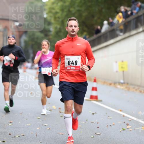 05.10.2025 - 20. swb-Marathon Bremen Michael Strokosch http://msf.ph/oto/9213903 05.10.2025 12:30:36 Laufen 1645, 649, 01628 meine-sportfotos.de
