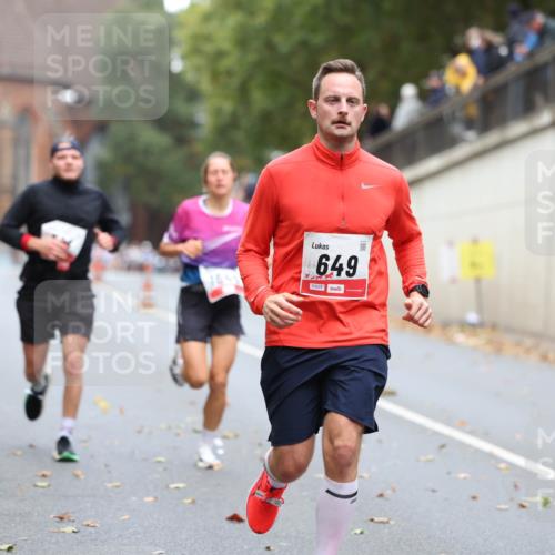05.10.2025 - 20. swb-Marathon Bremen Michael Strokosch http://msf.ph/oto/9213905 05.10.2025 12:30:37 Laufen 649, 01628 meine-sportfotos.de