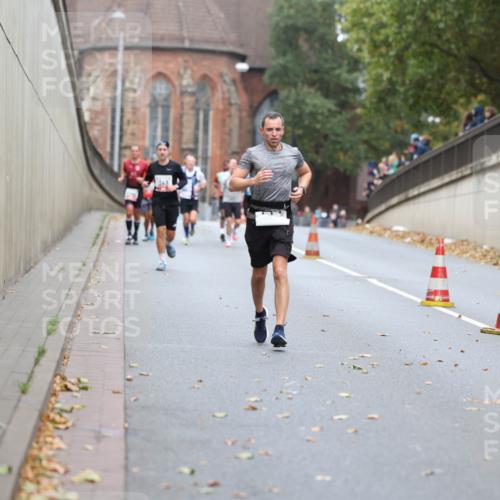 05.10.2025 - 20. swb-Marathon Bremen Michael Strokosch http://msf.ph/oto/9213914 05.10.2025 12:30:55 Laufen 349 meine-sportfotos.de