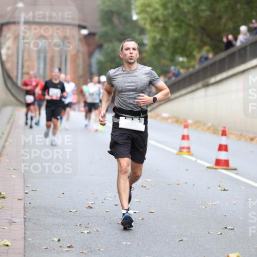 05.10.2025 - 20. swb-Marathon Bremen Michael Strokosch http://msf.ph/oto/9213919 05.10.2025 12:30:57 Laufen  meine-sportfotos.de