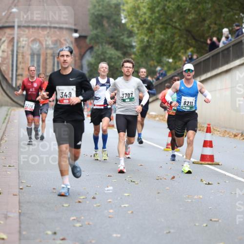 05.10.2025 - 20. swb-Marathon Bremen Michael Strokosch http://msf.ph/oto/9213926 05.10.2025 12:31:02 Laufen 2276, 349, 3707, 70, 8211, 9 meine-sportfotos.de