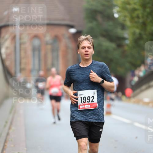 05.10.2025 - 20. swb-Marathon Bremen Michael Strokosch http://msf.ph/oto/9213948 05.10.2025 12:31:20 Laufen 1992, 00557 meine-sportfotos.de