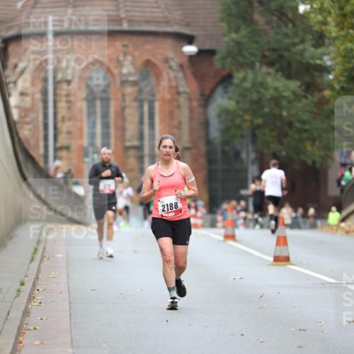 05.10.2025 - 20. swb-Marathon Bremen Michael Strokosch http://msf.ph/oto/9213949 05.10.2025 12:31:22 Laufen 2188 meine-sportfotos.de