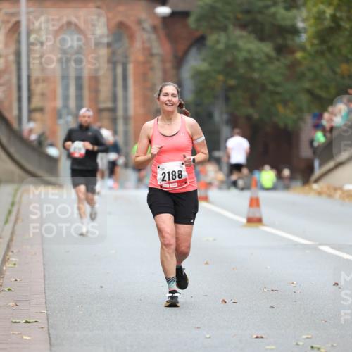 05.10.2025 - 20. swb-Marathon Bremen Michael Strokosch http://msf.ph/oto/9213951 05.10.2025 12:31:24 Laufen 2188 meine-sportfotos.de