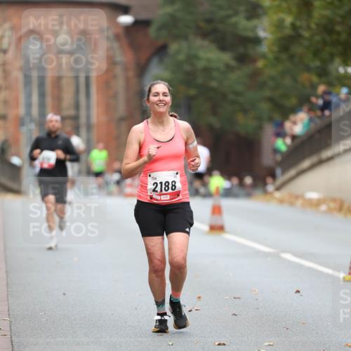05.10.2025 - 20. swb-Marathon Bremen Michael Strokosch http://msf.ph/oto/9213952 05.10.2025 12:31:25 Laufen 2188 meine-sportfotos.de