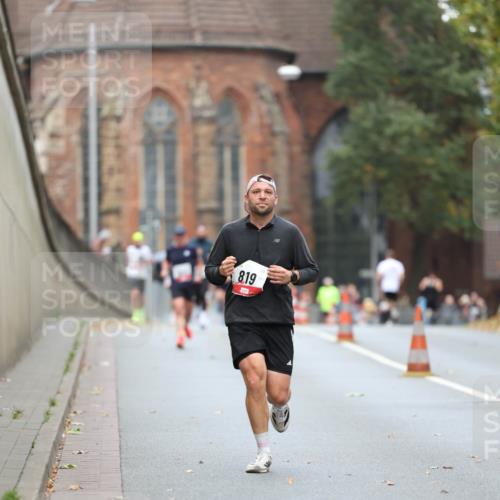 05.10.2025 - 20. swb-Marathon Bremen Michael Strokosch http://msf.ph/oto/9213960 05.10.2025 12:31:28 Laufen 8, 19 meine-sportfotos.de