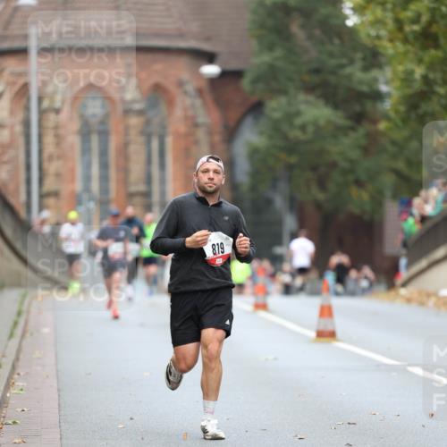 05.10.2025 - 20. swb-Marathon Bremen Michael Strokosch http://msf.ph/oto/9213961 05.10.2025 12:31:29 Laufen 819 meine-sportfotos.de