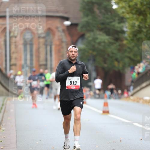 05.10.2025 - 20. swb-Marathon Bremen Michael Strokosch http://msf.ph/oto/9213963 05.10.2025 12:31:29 Laufen 8, 19 meine-sportfotos.de
