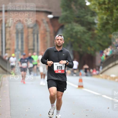05.10.2025 - 20. swb-Marathon Bremen Michael Strokosch http://msf.ph/oto/9213964 05.10.2025 12:31:30 Laufen 8, 19 meine-sportfotos.de