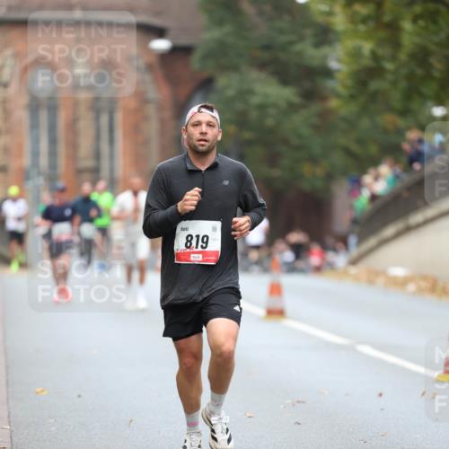 05.10.2025 - 20. swb-Marathon Bremen Michael Strokosch http://msf.ph/oto/9213965 05.10.2025 12:31:30 Laufen 8, 19 meine-sportfotos.de