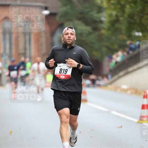 05.10.2025 - 20. swb-Marathon Bremen Michael Strokosch http://msf.ph/oto/9213967 05.10.2025 12:31:30 Laufen 8, 19 meine-sportfotos.de