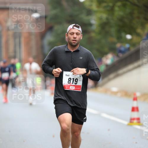 05.10.2025 - 20. swb-Marathon Bremen Michael Strokosch http://msf.ph/oto/9213969 05.10.2025 12:31:31 Laufen 8, 19, 00570 meine-sportfotos.de