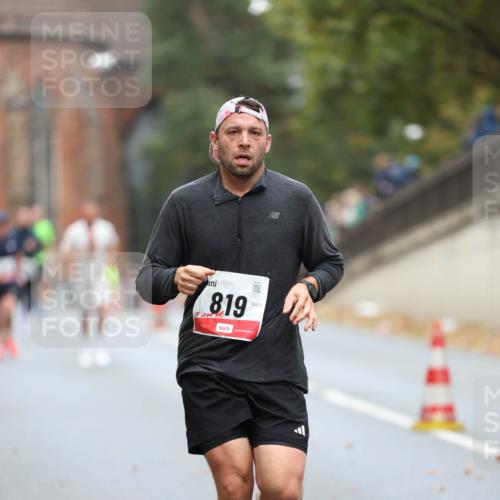 05.10.2025 - 20. swb-Marathon Bremen Michael Strokosch http://msf.ph/oto/9213970 05.10.2025 12:31:31 Laufen 8, 19, 00570 meine-sportfotos.de