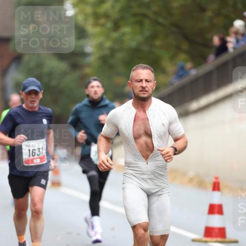 05.10.2025 - 20. swb-Marathon Bremen Michael Strokosch http://msf.ph/oto/9213972 05.10.2025 12:31:40 Laufen 1631 meine-sportfotos.de
