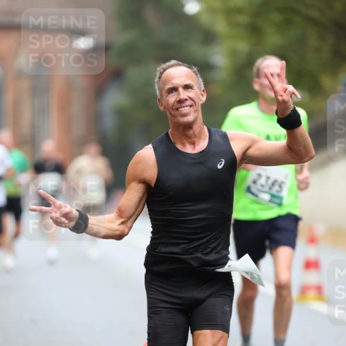 05.10.2025 - 20. swb-Marathon Bremen Michael Strokosch http://msf.ph/oto/9213980 05.10.2025 12:31:45 Laufen 2345 meine-sportfotos.de