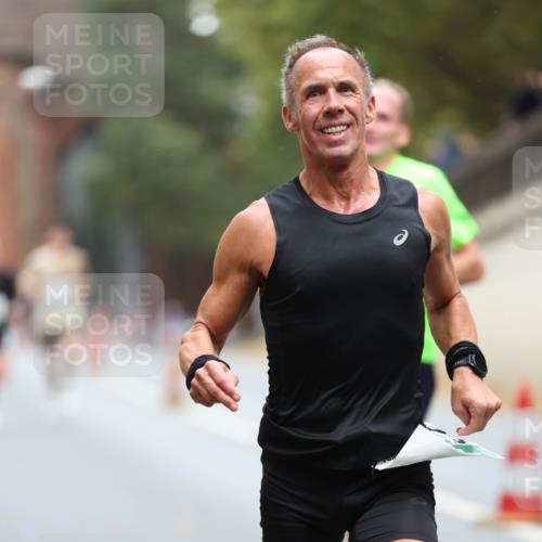 05.10.2025 - 20. swb-Marathon Bremen Michael Strokosch http://msf.ph/oto/9213982 05.10.2025 12:31:45 Laufen  meine-sportfotos.de