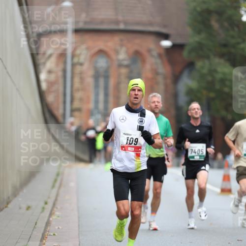 05.10.2025 - 20. swb-Marathon Bremen Michael Strokosch http://msf.ph/oto/9213984 05.10.2025 12:31:48 Laufen 4, 109, 7405 meine-sportfotos.de