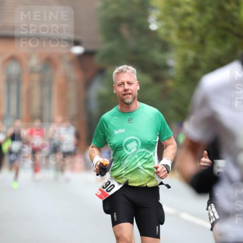 05.10.2025 - 20. swb-Marathon Bremen Michael Strokosch http://msf.ph/oto/9213992 05.10.2025 12:31:52 Laufen 90 meine-sportfotos.de