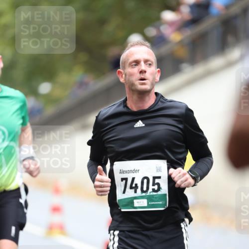 05.10.2025 - 20. swb-Marathon Bremen Michael Strokosch http://msf.ph/oto/9213994 05.10.2025 12:31:53 Laufen 7405 meine-sportfotos.de