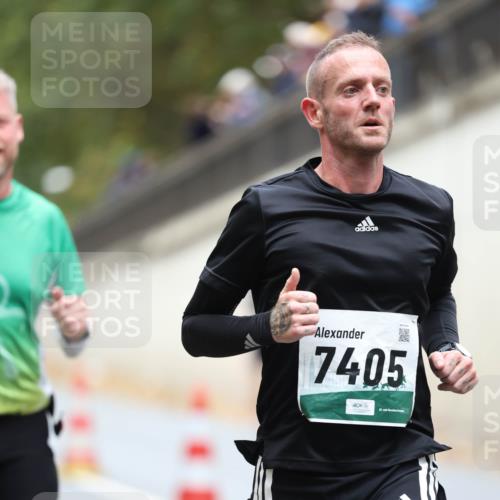 05.10.2025 - 20. swb-Marathon Bremen Michael Strokosch http://msf.ph/oto/9213995 05.10.2025 12:31:53 Laufen 7405 meine-sportfotos.de
