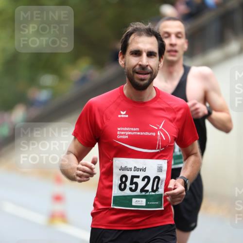05.10.2025 - 20. swb-Marathon Bremen Michael Strokosch http://msf.ph/oto/9214007 05.10.2025 12:32:04 Laufen 8520, 2 meine-sportfotos.de