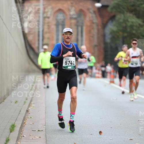 05.10.2025 - 20. swb-Marathon Bremen Michael Strokosch http://msf.ph/oto/9214025 05.10.2025 12:32:13 Laufen 5741 meine-sportfotos.de