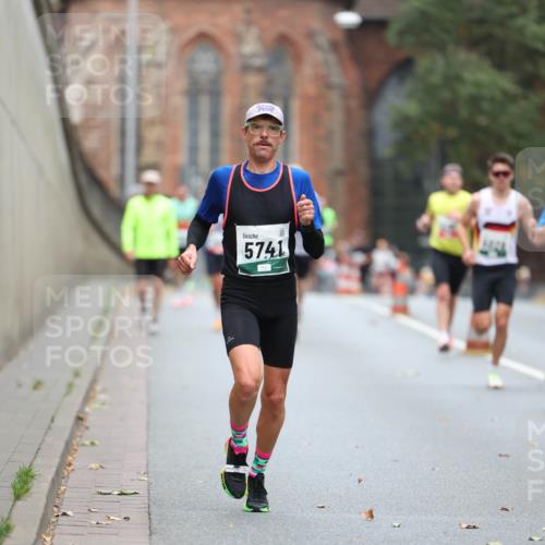 05.10.2025 - 20. swb-Marathon Bremen Michael Strokosch http://msf.ph/oto/9214027 05.10.2025 12:32:13 Laufen 5741 meine-sportfotos.de