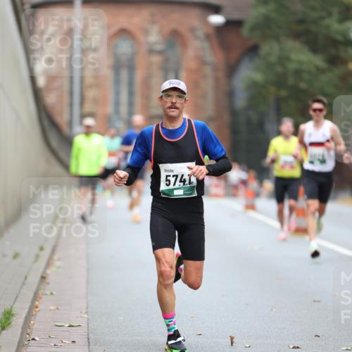 05.10.2025 - 20. swb-Marathon Bremen Michael Strokosch http://msf.ph/oto/9214029 05.10.2025 12:32:13 Laufen 5741 meine-sportfotos.de