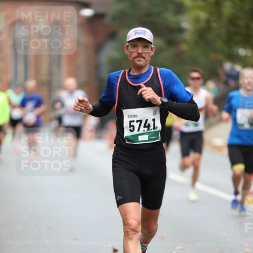 05.10.2025 - 20. swb-Marathon Bremen Michael Strokosch http://msf.ph/oto/9214032 05.10.2025 12:32:15 Laufen 5741 meine-sportfotos.de