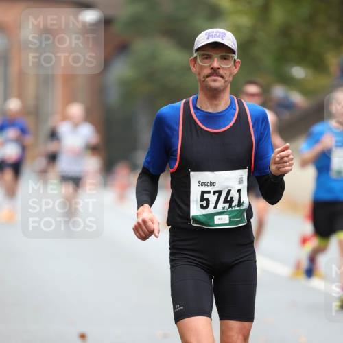05.10.2025 - 20. swb-Marathon Bremen Michael Strokosch http://msf.ph/oto/9214037 05.10.2025 12:32:15 Laufen 5741 meine-sportfotos.de