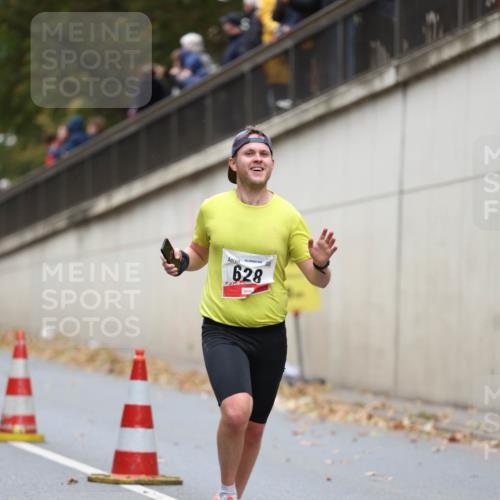 05.10.2025 - 20. swb-Marathon Bremen Michael Strokosch http://msf.ph/oto/9214049 05.10.2025 12:32:20 Laufen 628 meine-sportfotos.de