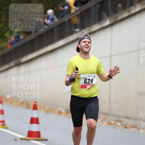 05.10.2025 - 20. swb-Marathon Bremen Michael Strokosch http://msf.ph/oto/9214052 05.10.2025 12:32:20 Laufen 628 meine-sportfotos.de